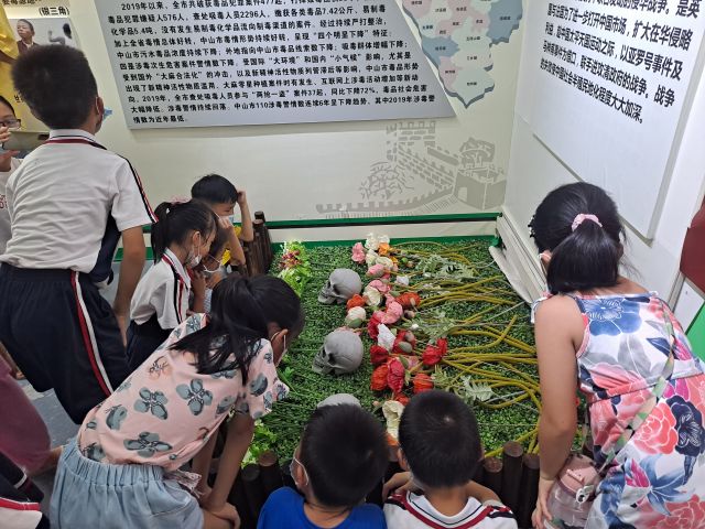三鄉(xiāng)鎮(zhèn)開展“拒絕毒品，你我同行“禁毒教育基地參觀活動照片2.jpg